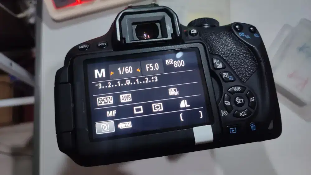 CANON 700D + LENSA KIT