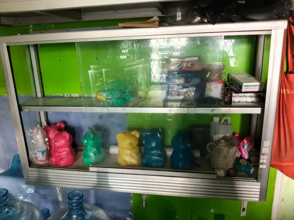 Dijual Etalase Gantung di dinding /Bekas