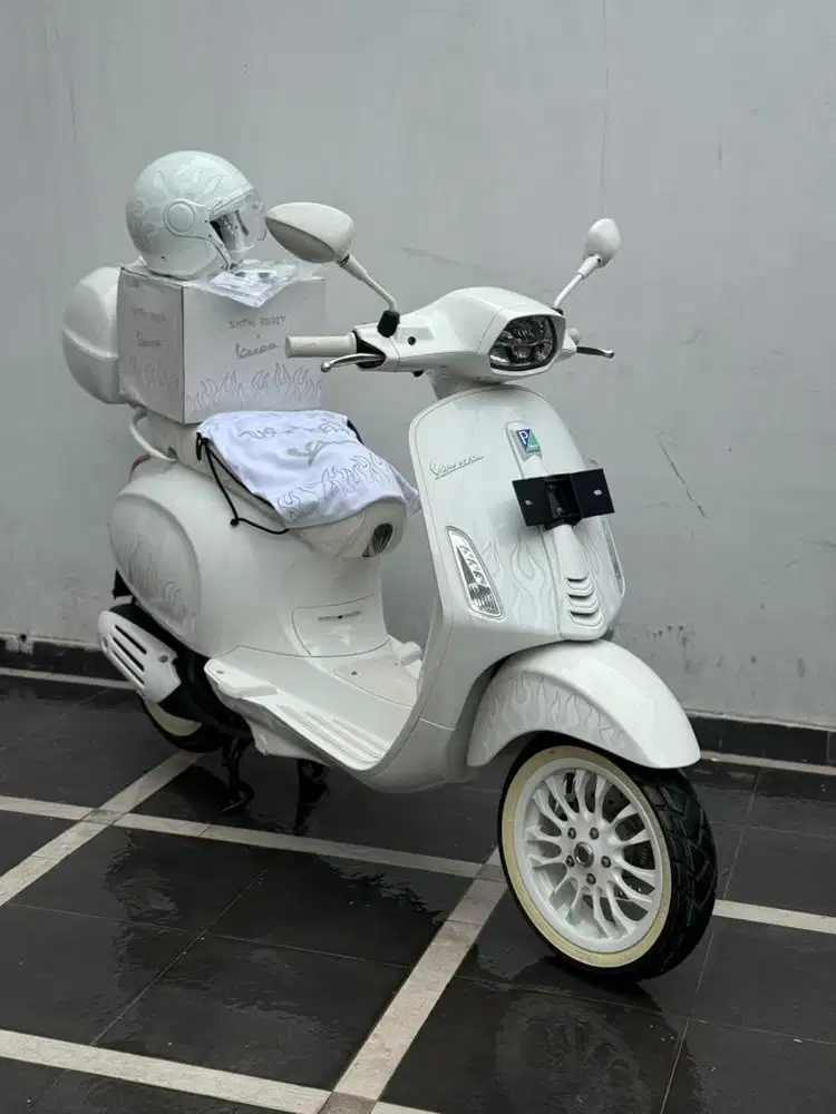Vespa Sprint Justin Bieber Brand New Old Stock