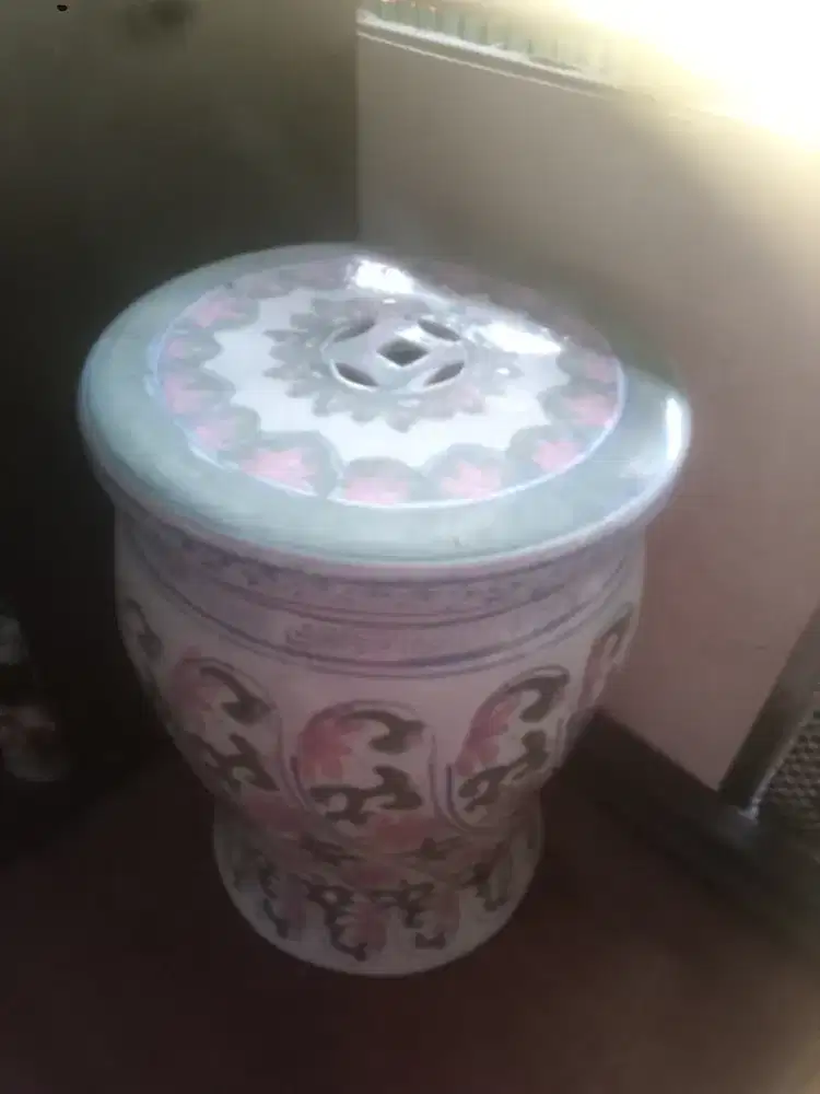 Bangku keramik bulat