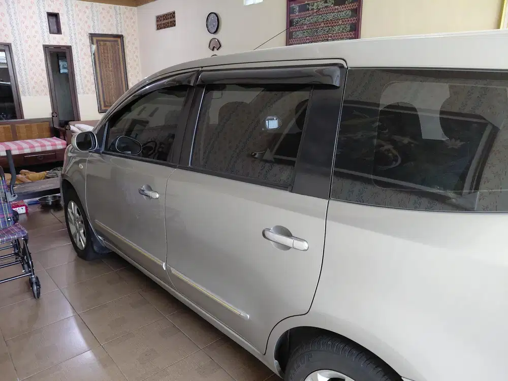 Nissan Livina 2011 Bensin