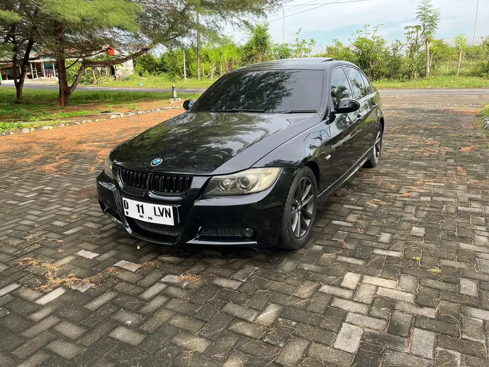 BMW 320i 2008 Bensin