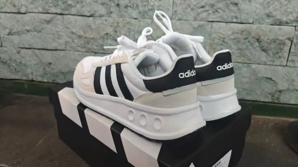 Adidas RUN 84 sepatu running size 43⅓ 2nd 99%