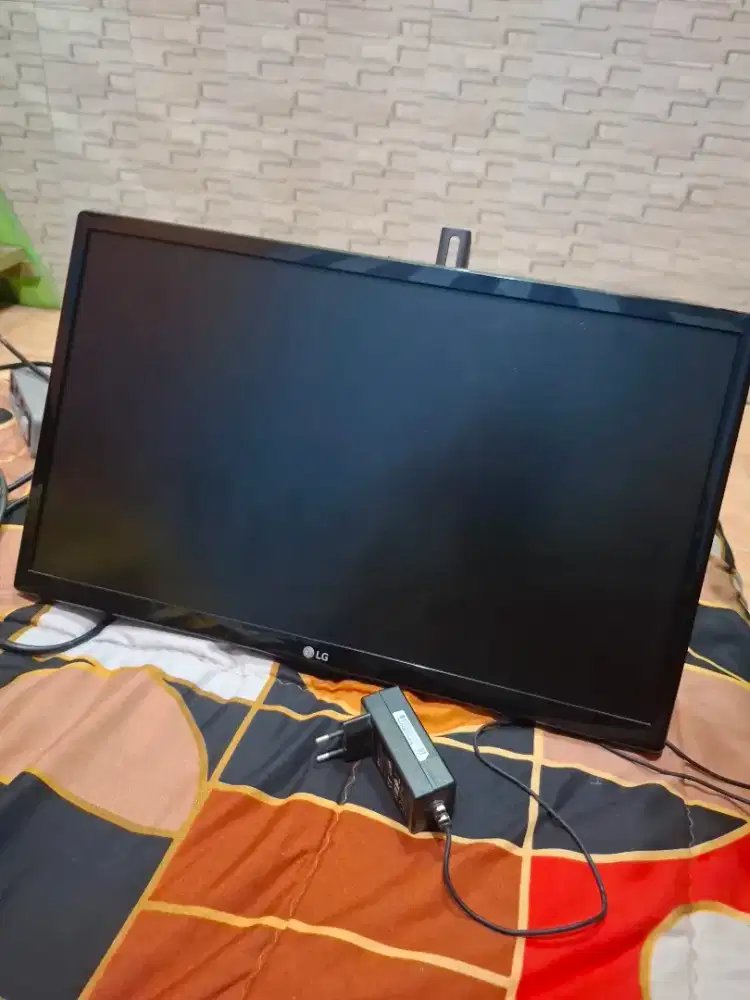 TV LED MERK LG 22 INCH