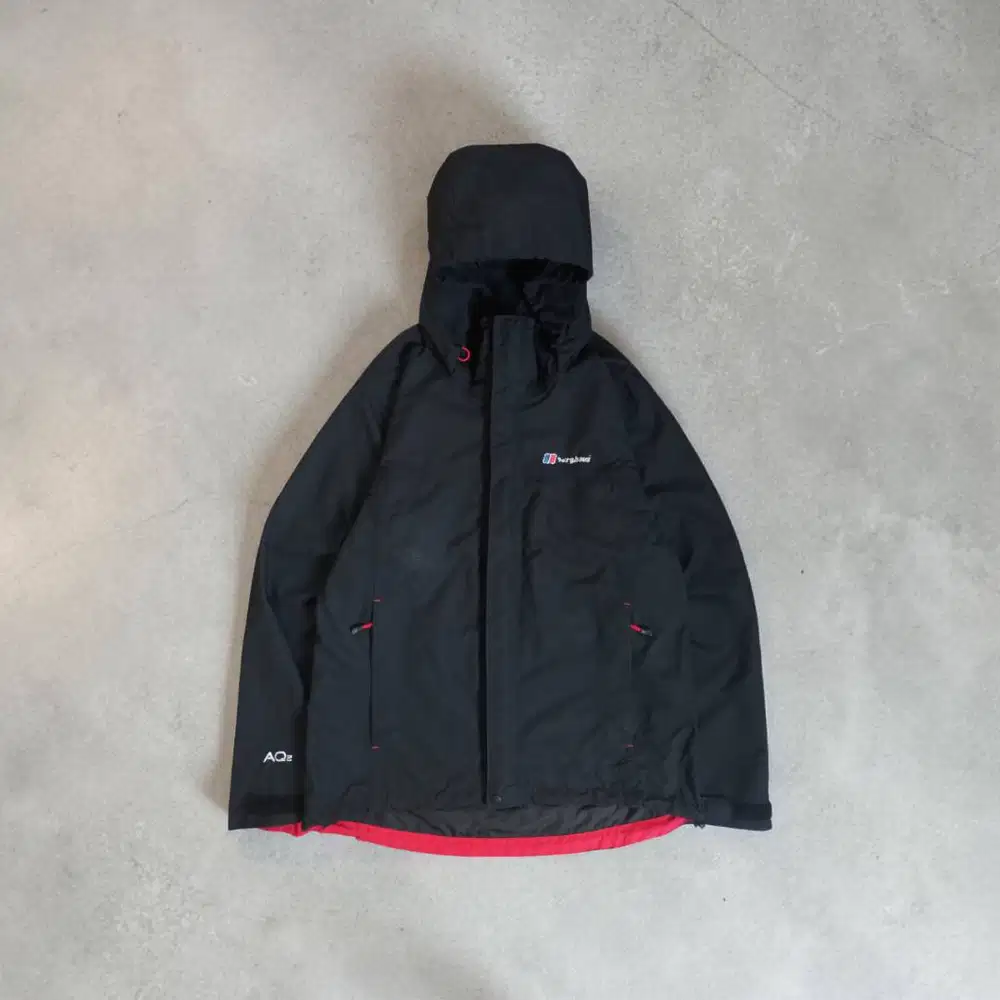 Berghaus AQ2 Hooded Jacket (Jaket Outdoor Gunung Pria Gorpcore Hitam)