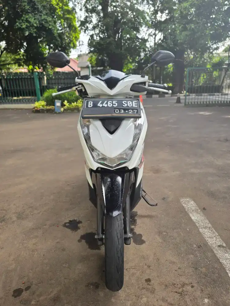 Motor Honda Beat Putih Hitam 2022