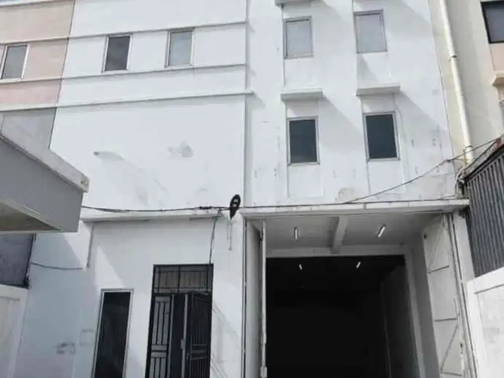 Gudang Siap Pakai di Pik, Penjaringan, Jakarta Utara