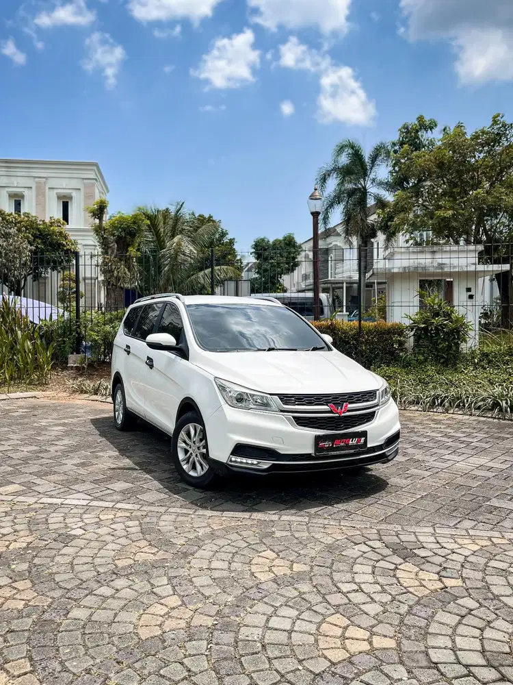 Wuling Cortez TLUX Turbo Matic Putih Sudah Captain Seat