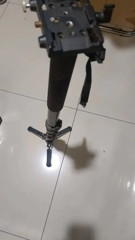 Monopod manfrotto 562b minus mounting ilang