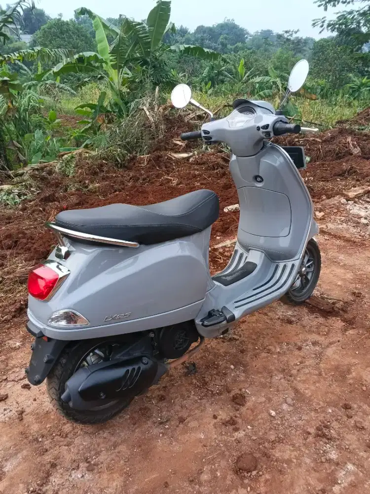 vespa lx 125 tahun 2023 grey materia