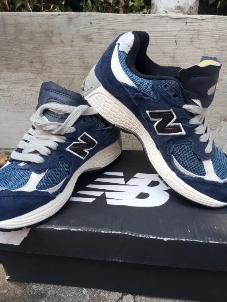 Sepatu New Balance 2002R