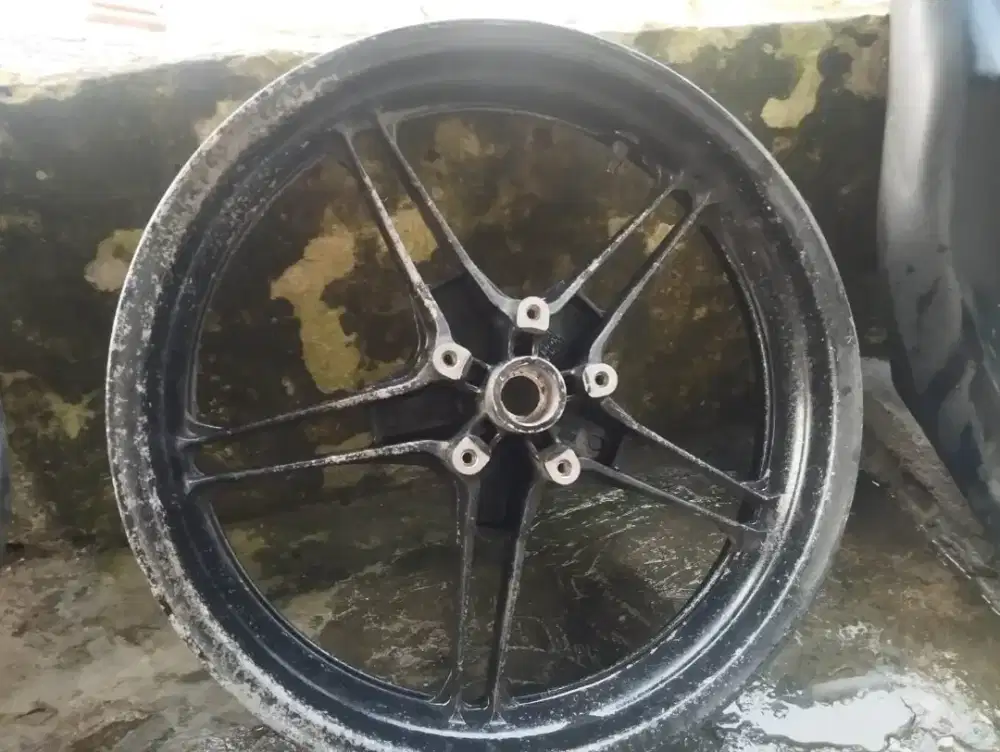 Jual velg dan jok motor Vixion original th 2018