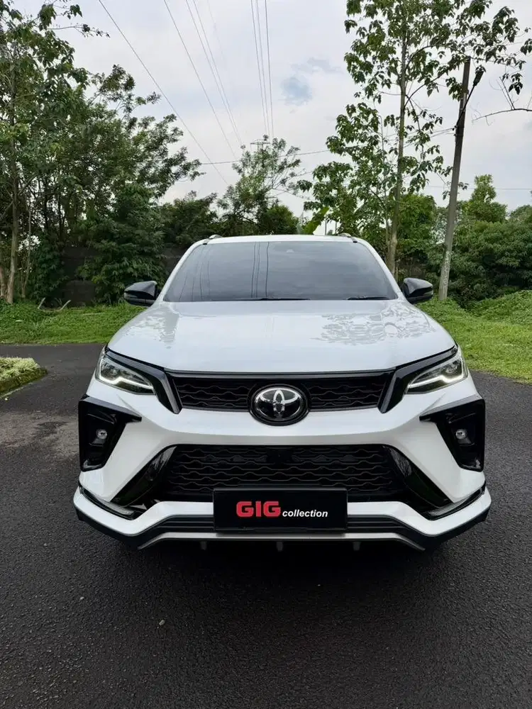 Antik!!! Fortuner 2.8 Legender Putih LOW KM