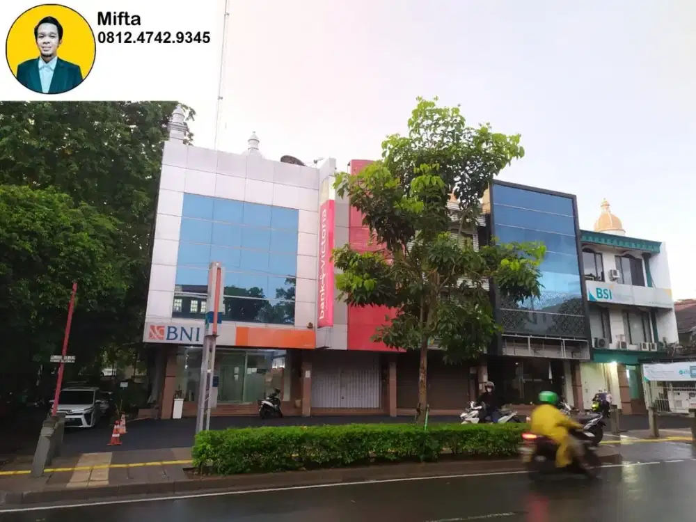 573. Disewakan Ruko 3 Lantai Kemang Raya Jakarta Selatan – Lokasi Premium Parkir Luas Cocok Usaha