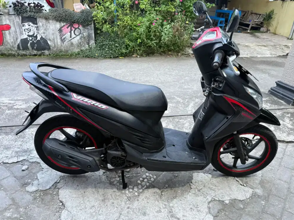 Vario esp stater halus hitam doff THN 2016 plat AB Wonosari