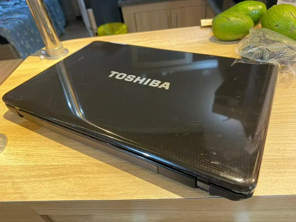 Toshiba Satellite L670D -063 Ram 4 HD600Gb Battrey baru