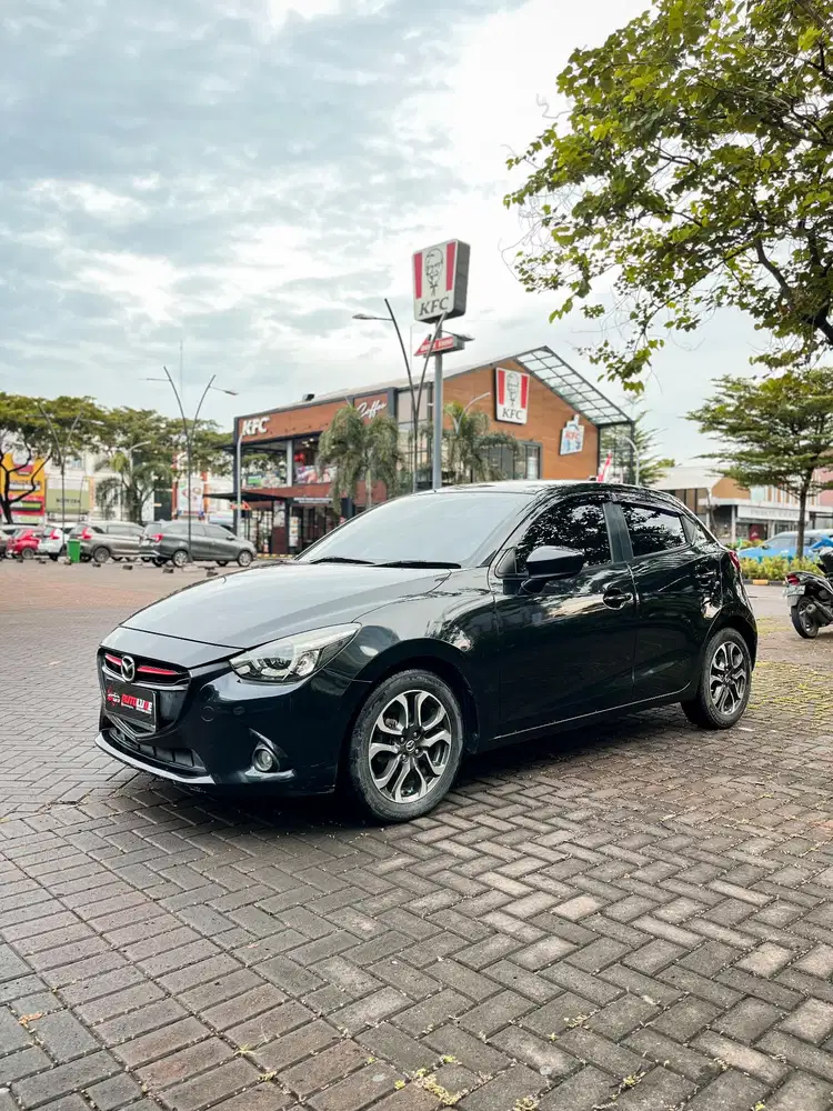 Mazda 2 R SKYACTIV MATIC HITAM 2015 Bensin