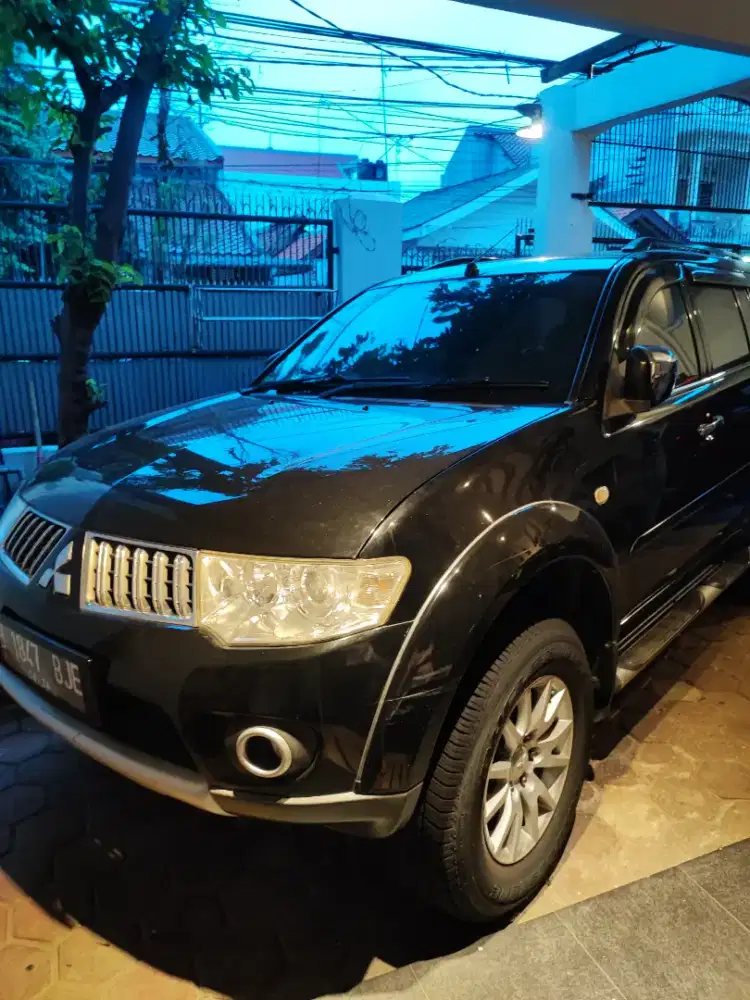 Pajero  exceed 2011 antik hitam
