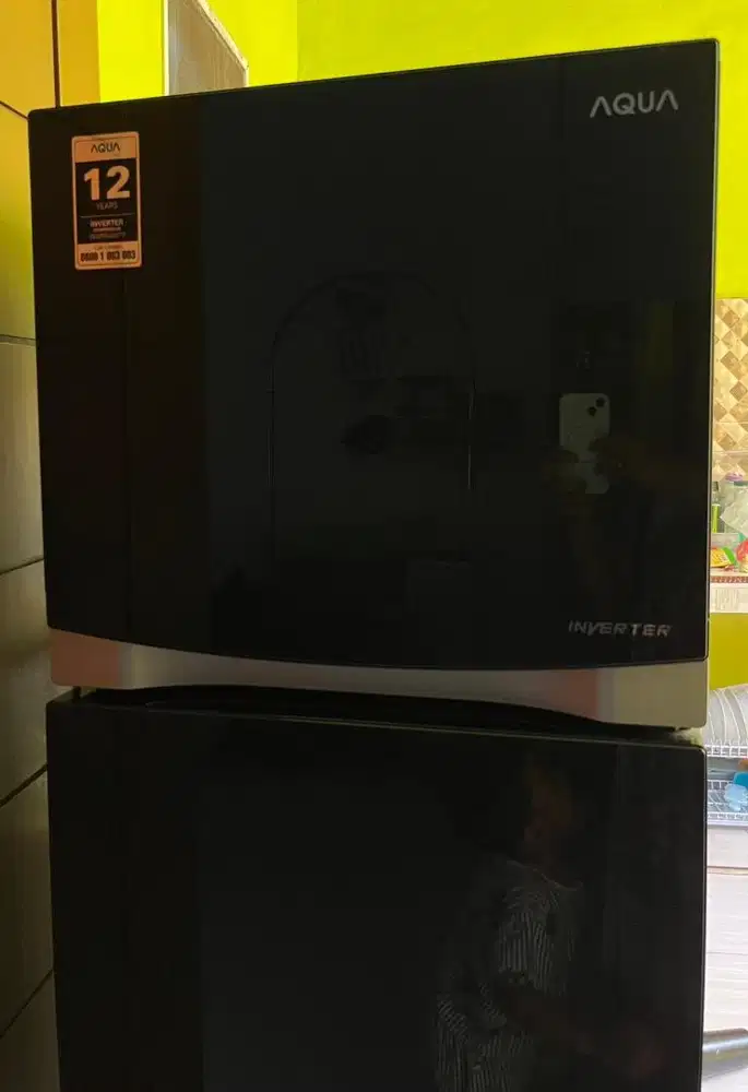 Kulkas 2 pintu AQUA inverter