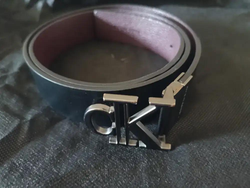 Calvin Klein Monogram Plaque Reversible Belt ( ori )