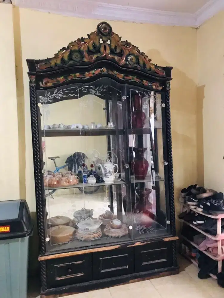 Dijual lemari hias