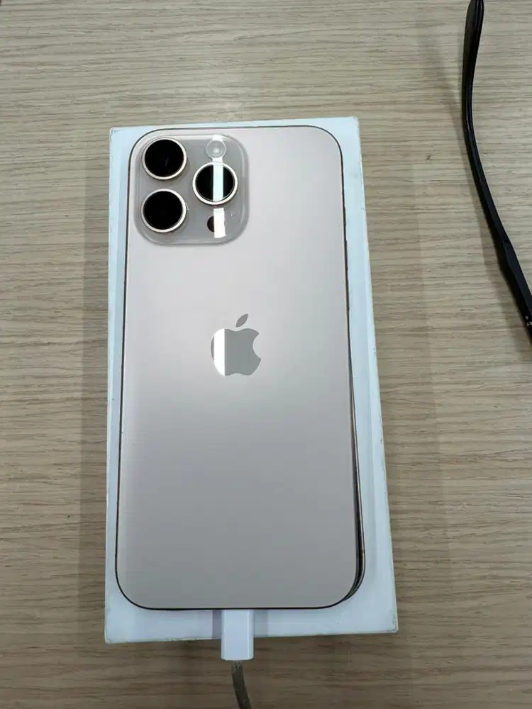 Iphone 16 promax 512 gold mulus 99 seperti baru masih garansi ibox