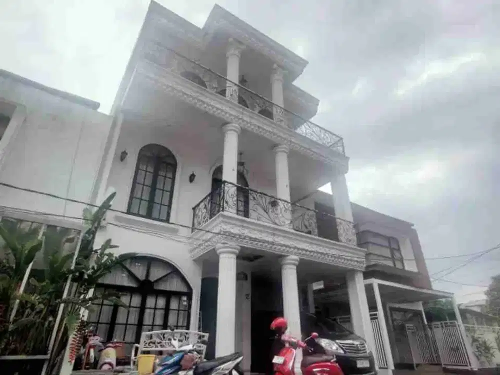 rumah minimalis 2lantai ada kolam renang di pelangi antapani bandung