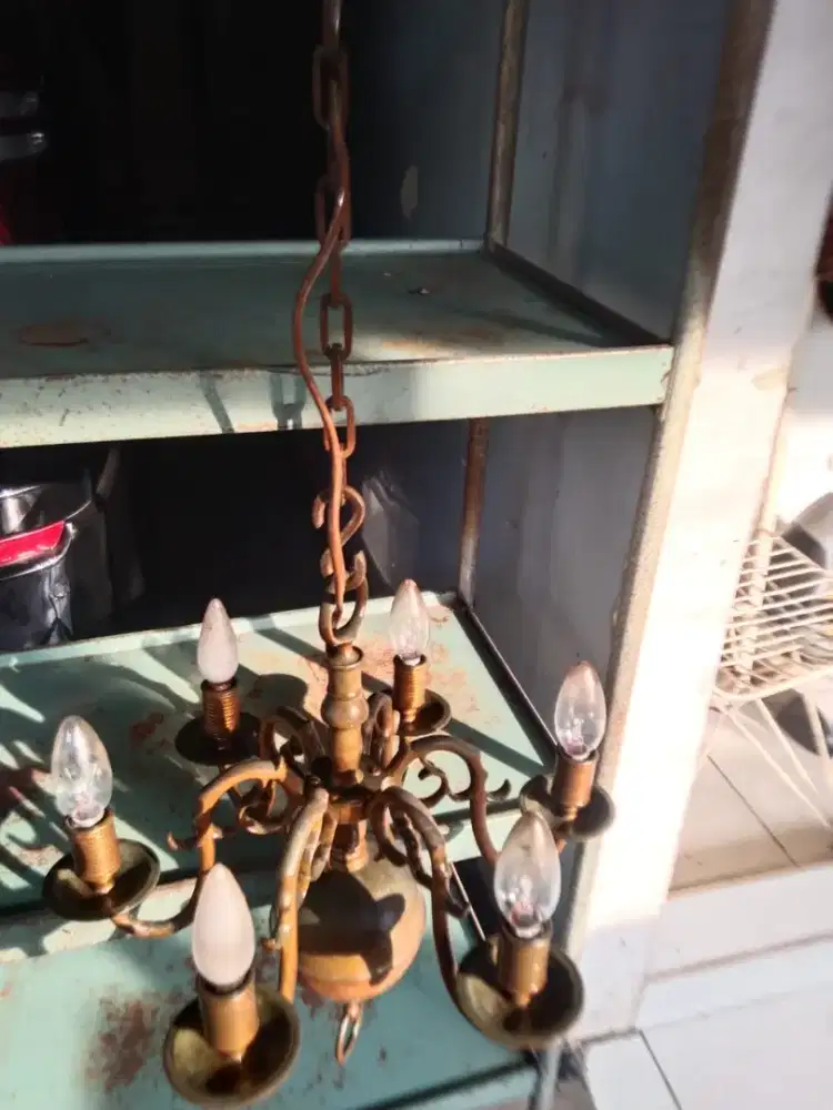 Lampu gantung kuningan cabang 6