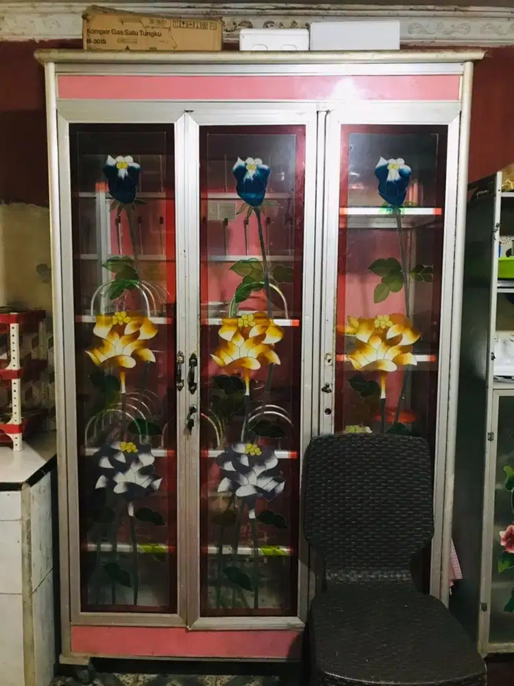 Dijual lemari makan