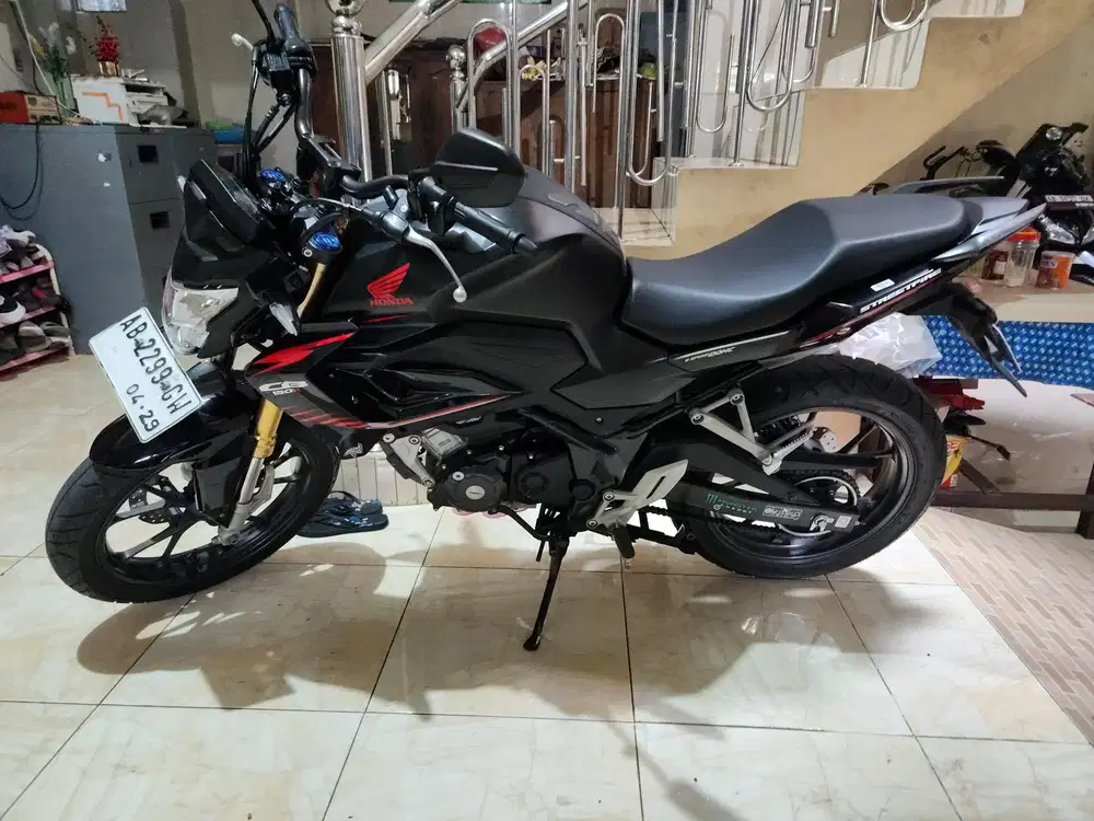 Cb150r hitam macho 2023 gbm bisa tunai atau kredit