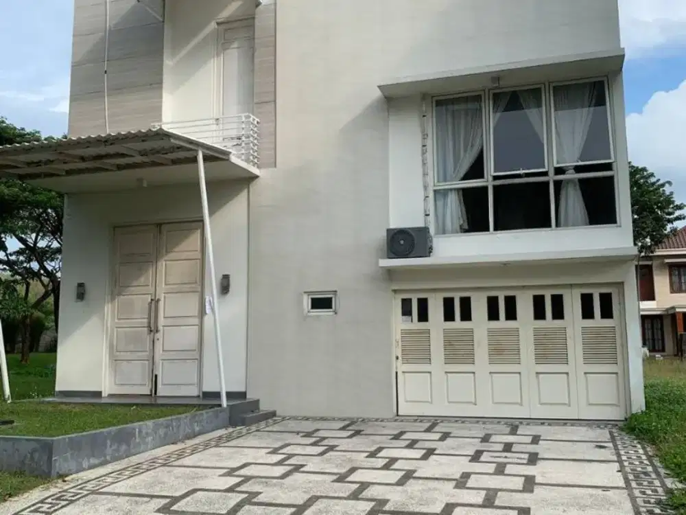 Rumah Grand Island - Pakuwon City  Casa Tobago, Ada akses club house  Row jalan 3 mobil