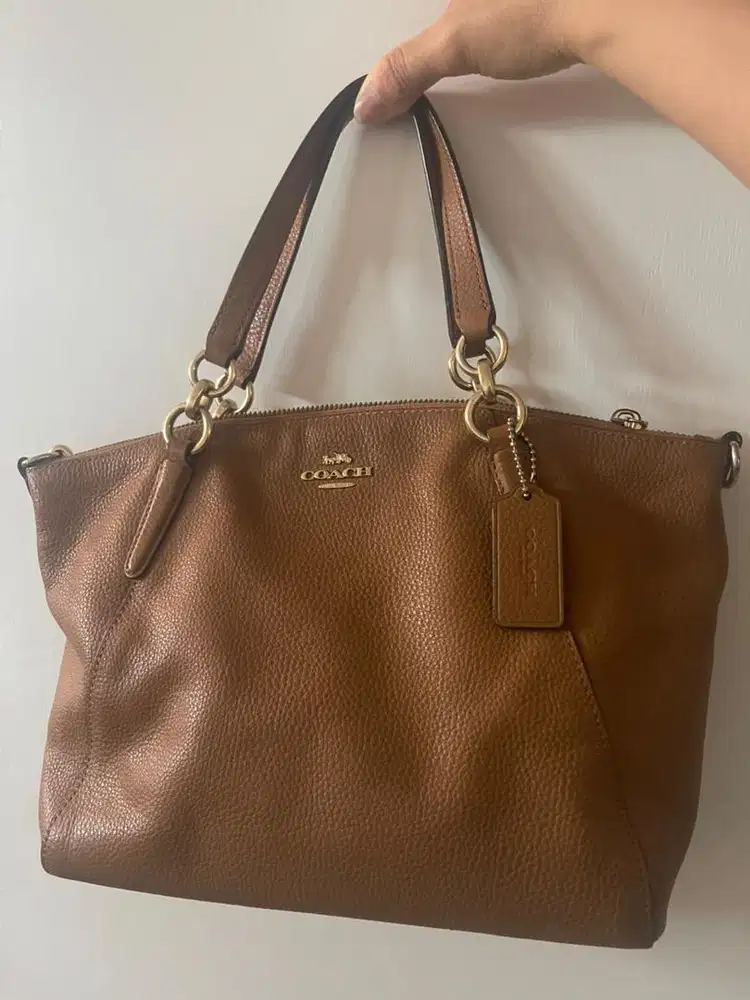 Tas medium logo masih bagus size 25