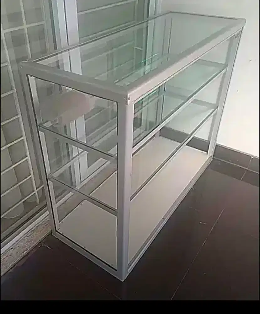 Etalase kaca buat dagang kondisi baru