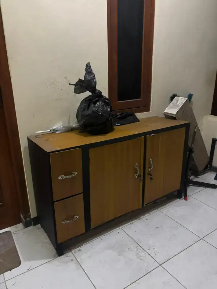 Lemari loker arsip/baju