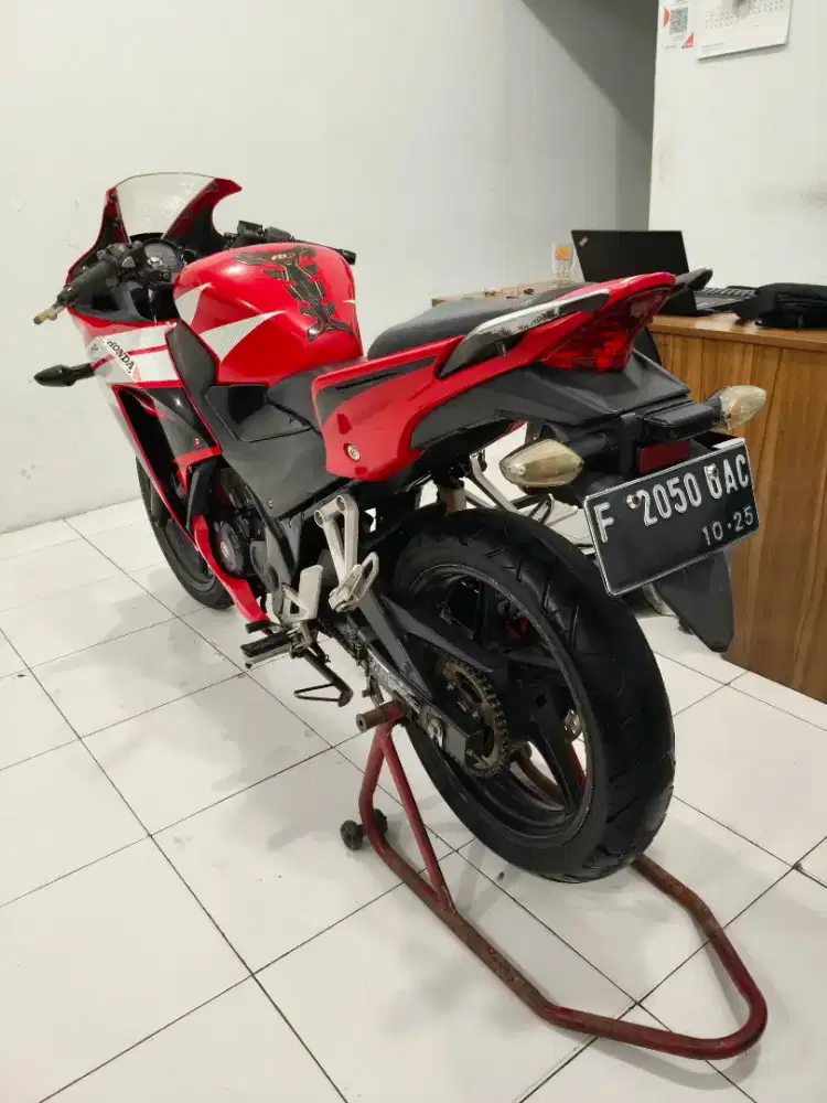 Honda CBR 150 thn 2015 ss lengkap