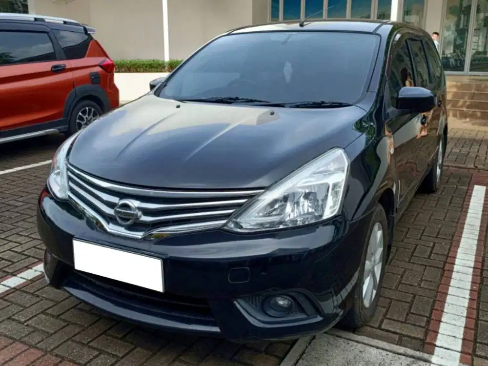 Nissan Grand Livina 1.5 XV Hitam - 2013