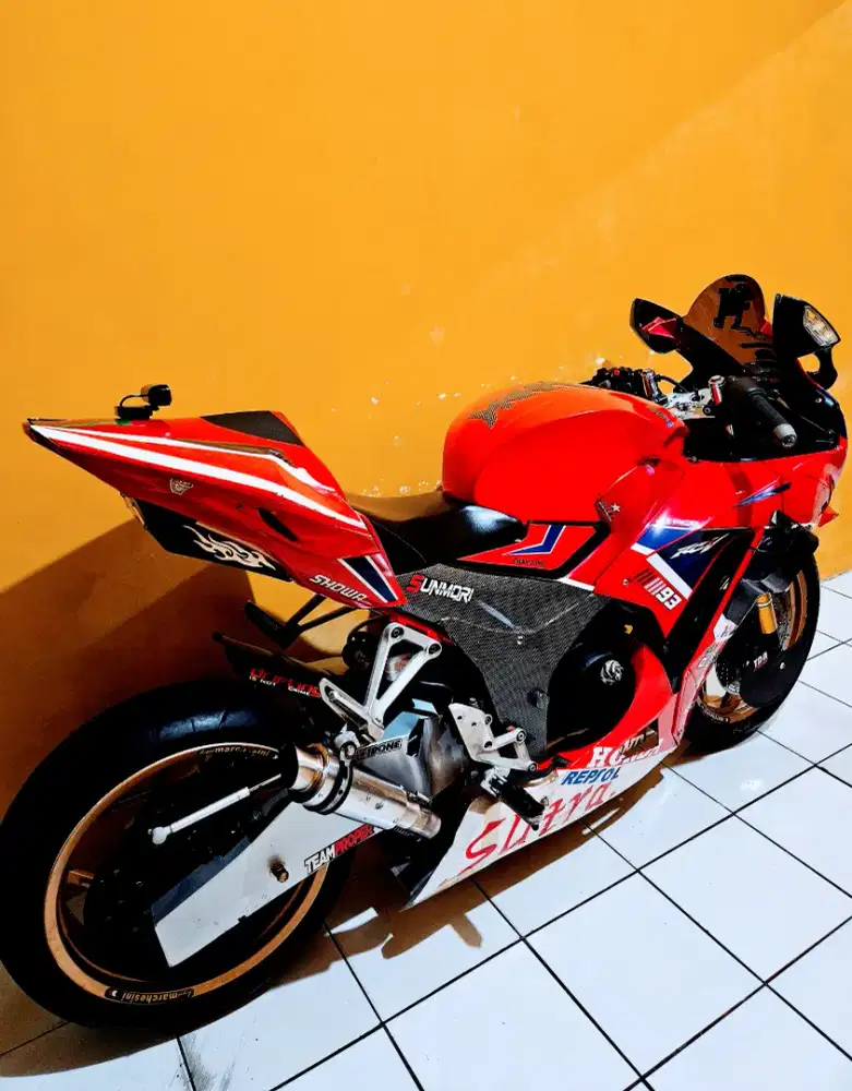 CBR 150 modif moge look ( Body & arm pake cover fiber ). Murah aja