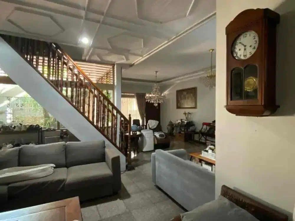 Dijual Rp 8 M Rumah Besar di Patal Senayan