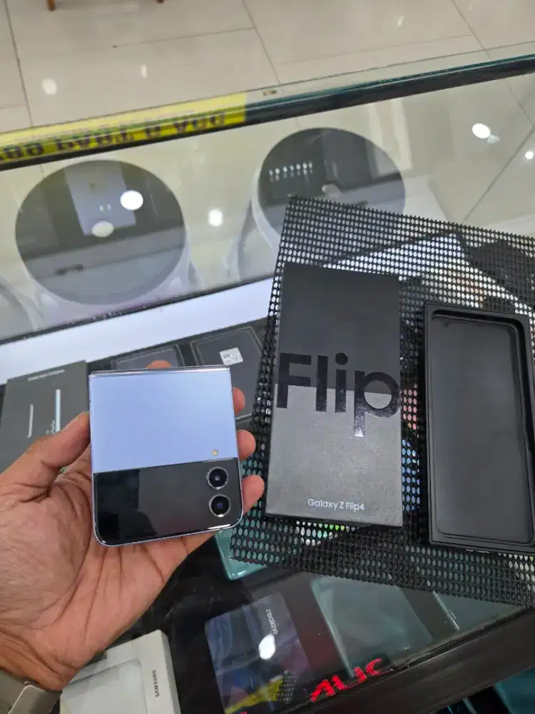 1 unit lagi Z Flip 4 512gb no minus murah NEGO TIPIS