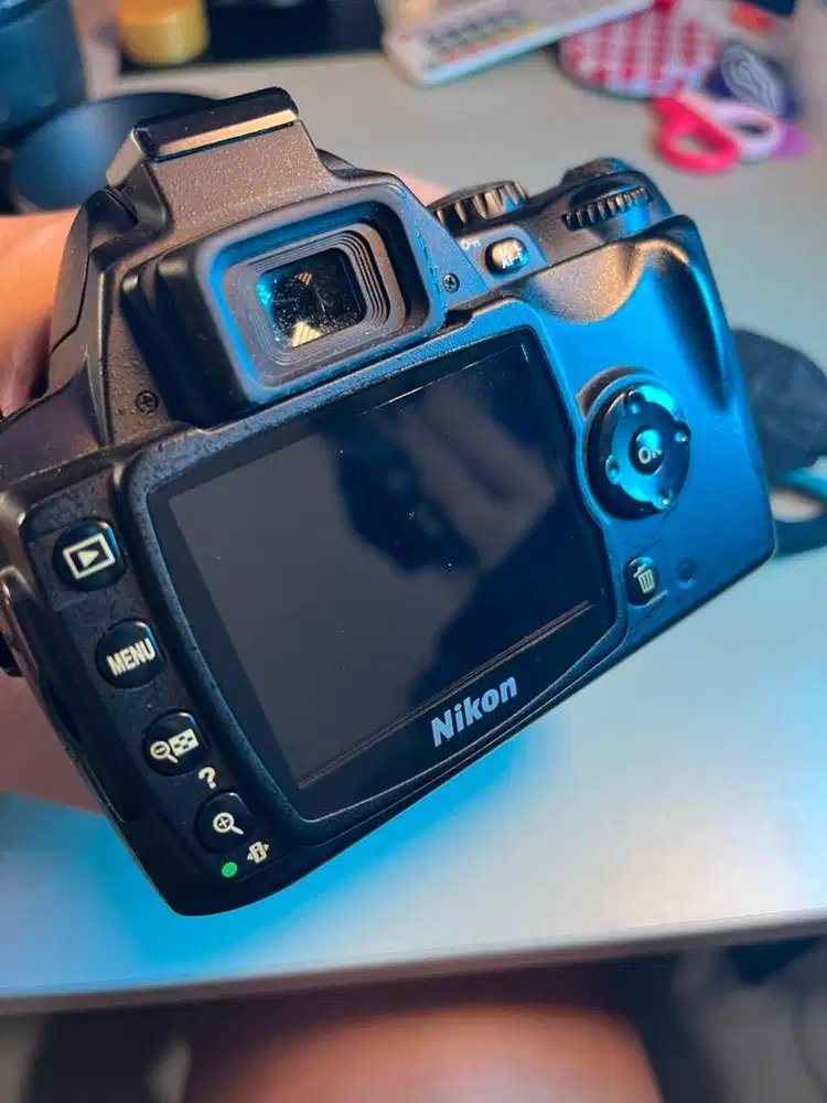 Nikon D40 + lensa nikkor 16-55 + tas lowenpro