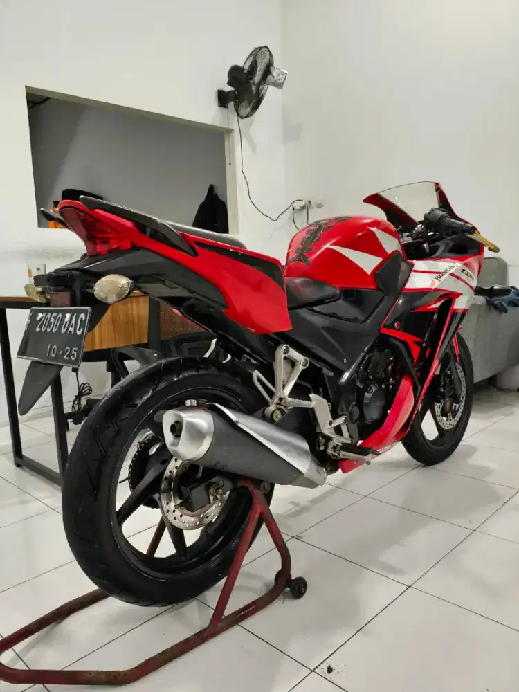 Honda CBR 150 thn 2015 ss lengkap