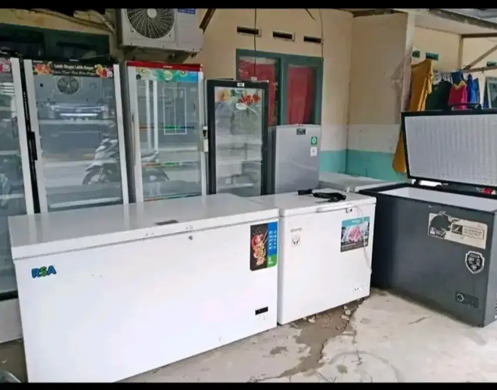 Dicari showcase dan freserbox segala kondisi