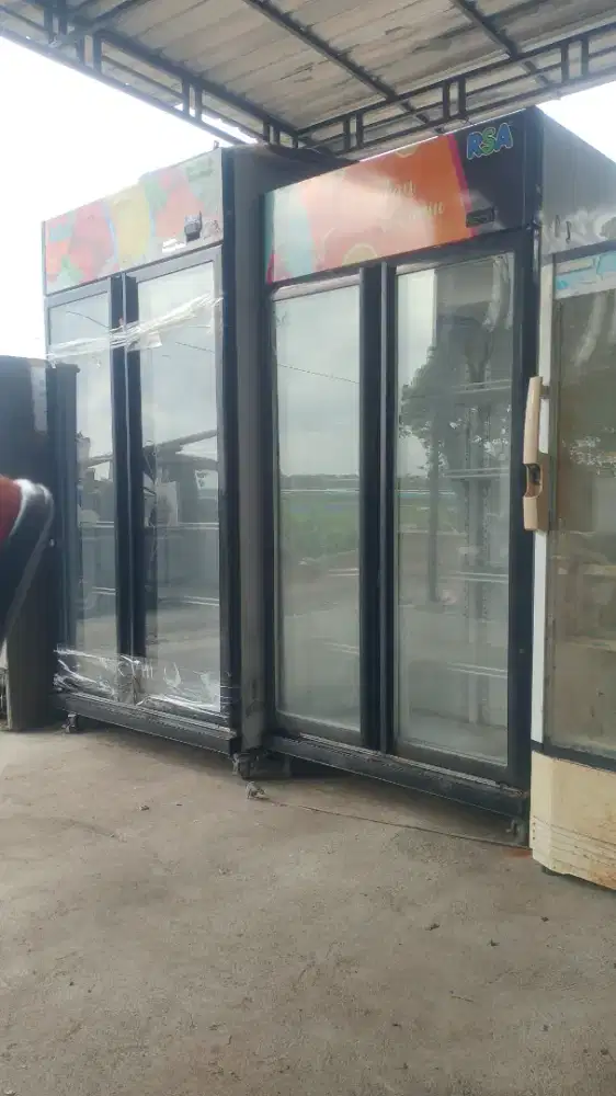 Dicari showcase dan freserbox segala kondisi