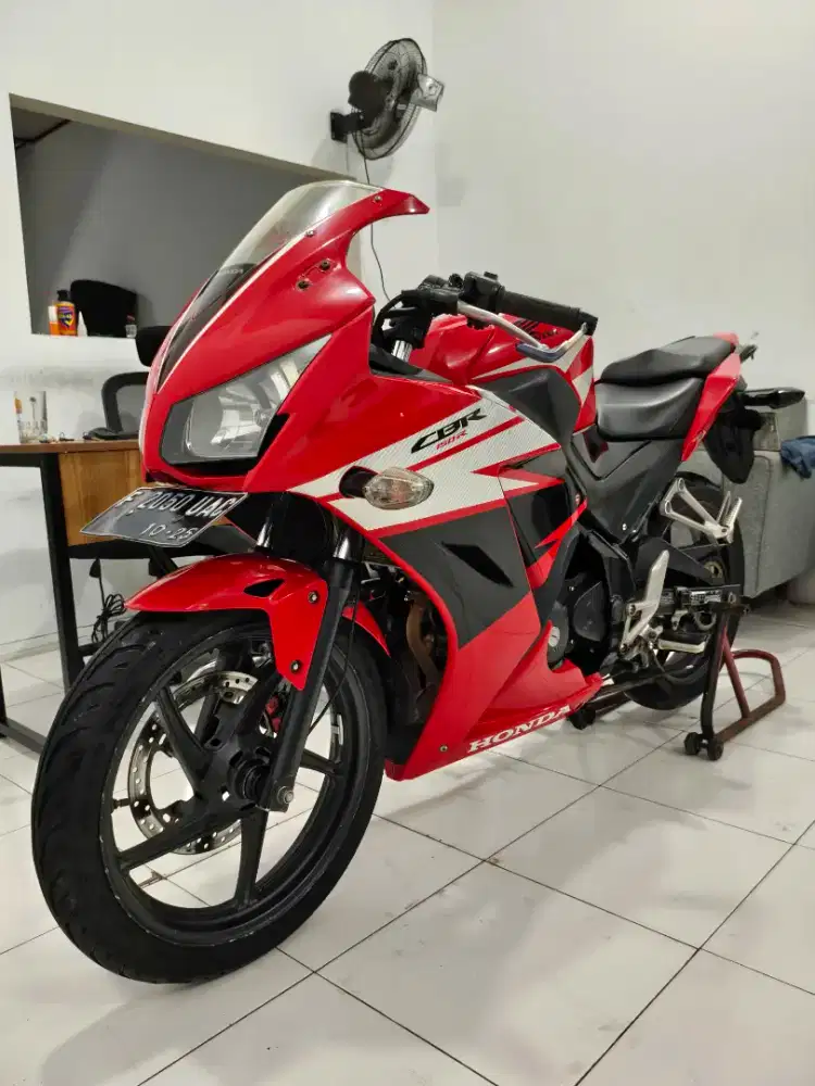 Honda CBR 150 thn 2015 ss lengkap