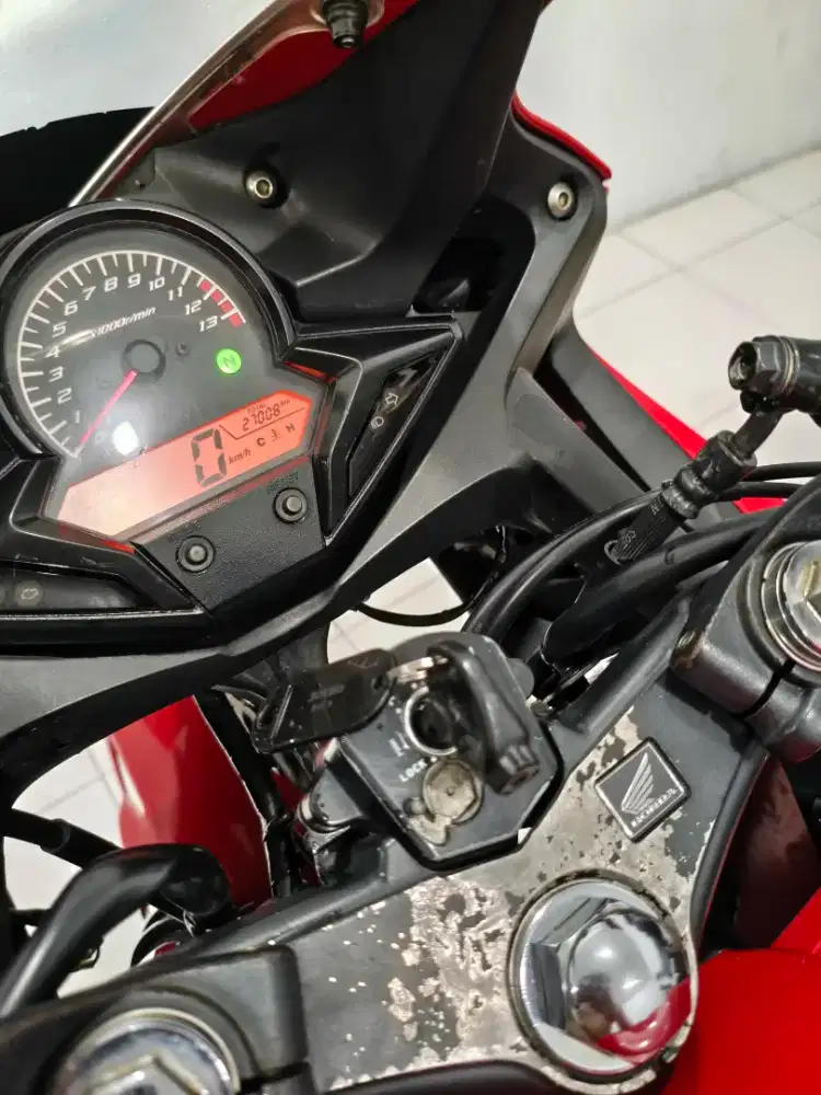 Honda CBR 150 thn 2015 ss lengkap