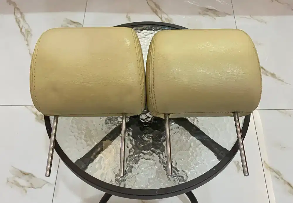 Headrest Fortuner Kulit Original