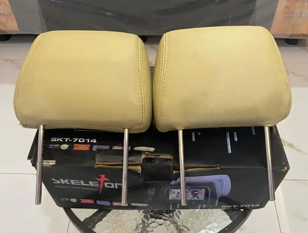 Sandaran kepala jok depan Fortuner