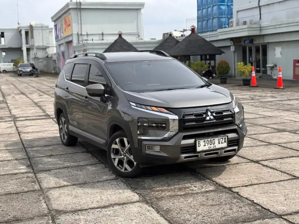 Low KM Mitsubishi Xpander Cross AT Matic 2023 / 2024 Plat Genap