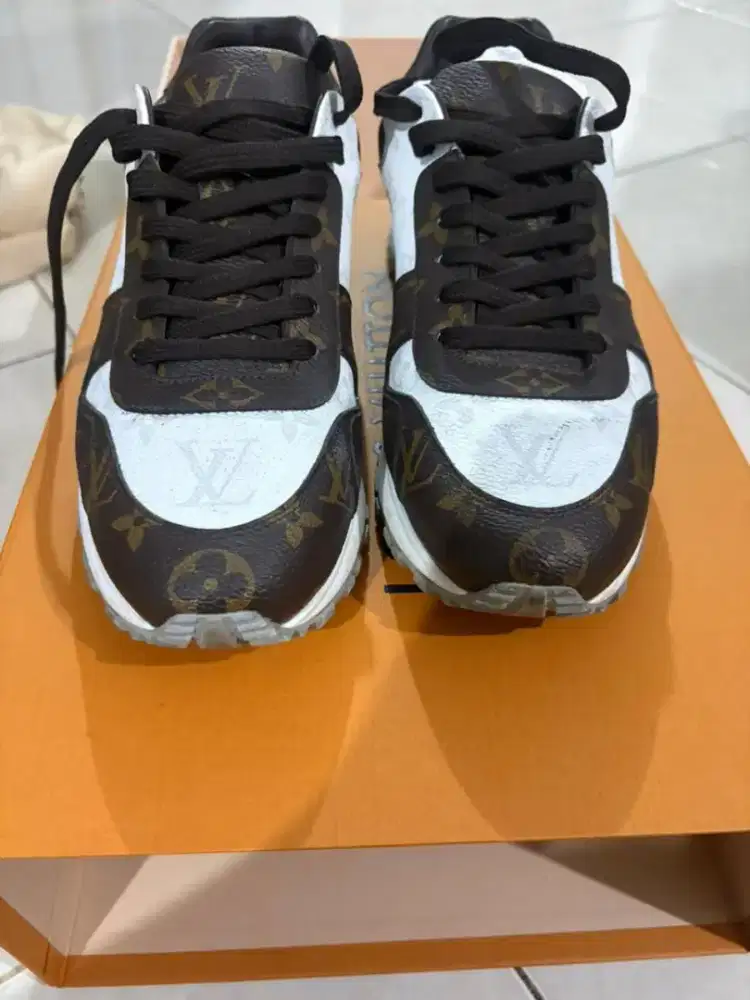 Jual sepatu merek luis voilton