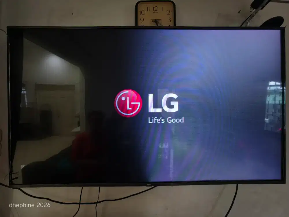 Tv LG 65inci layar sebelah redup